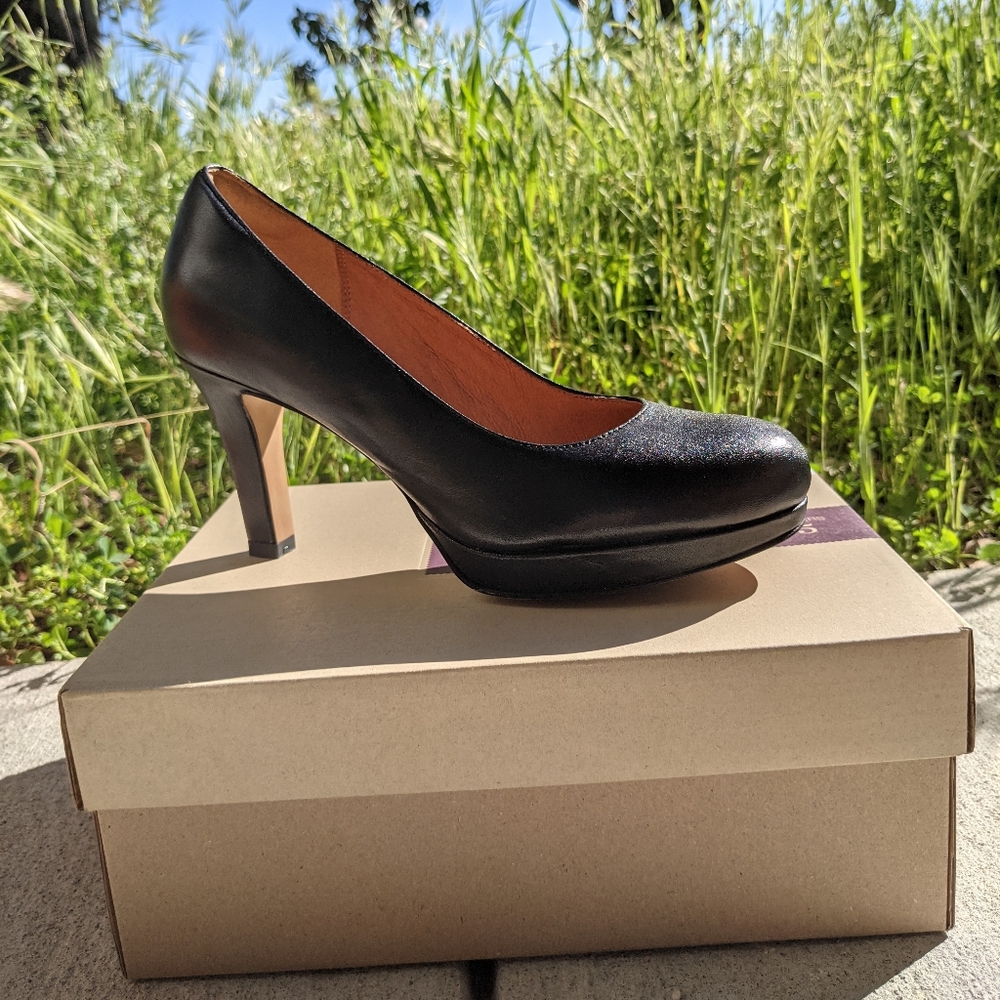 NIB Clarks Delsie Bliss Black Leather Pumps Size 7